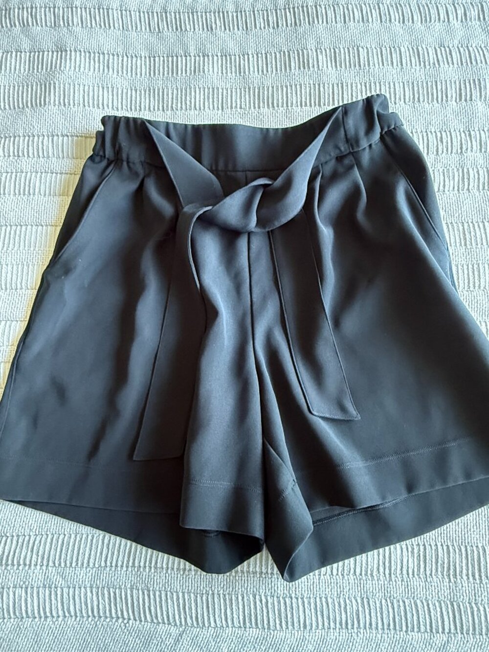 Lululemon Shorts Black Tie Front Elastic Waist Size 8